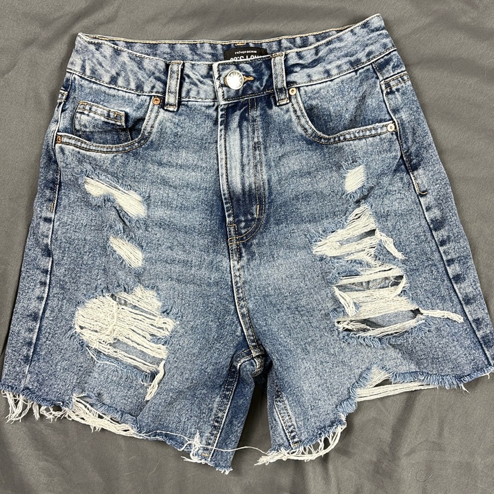 Refuge Blue Distressed Jean Shorts Size 0